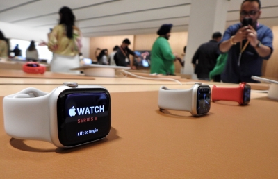 Apple Watch calls for medical help for woman suffering from heart issue in US