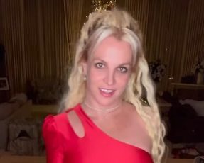 Britney Spears gets in holiday mood, wears red cutout dress
